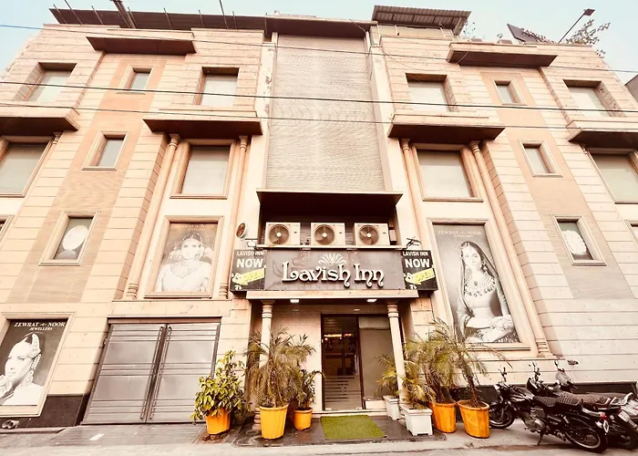 Qotel Signature Lavish Rajouri Garden New Delhi