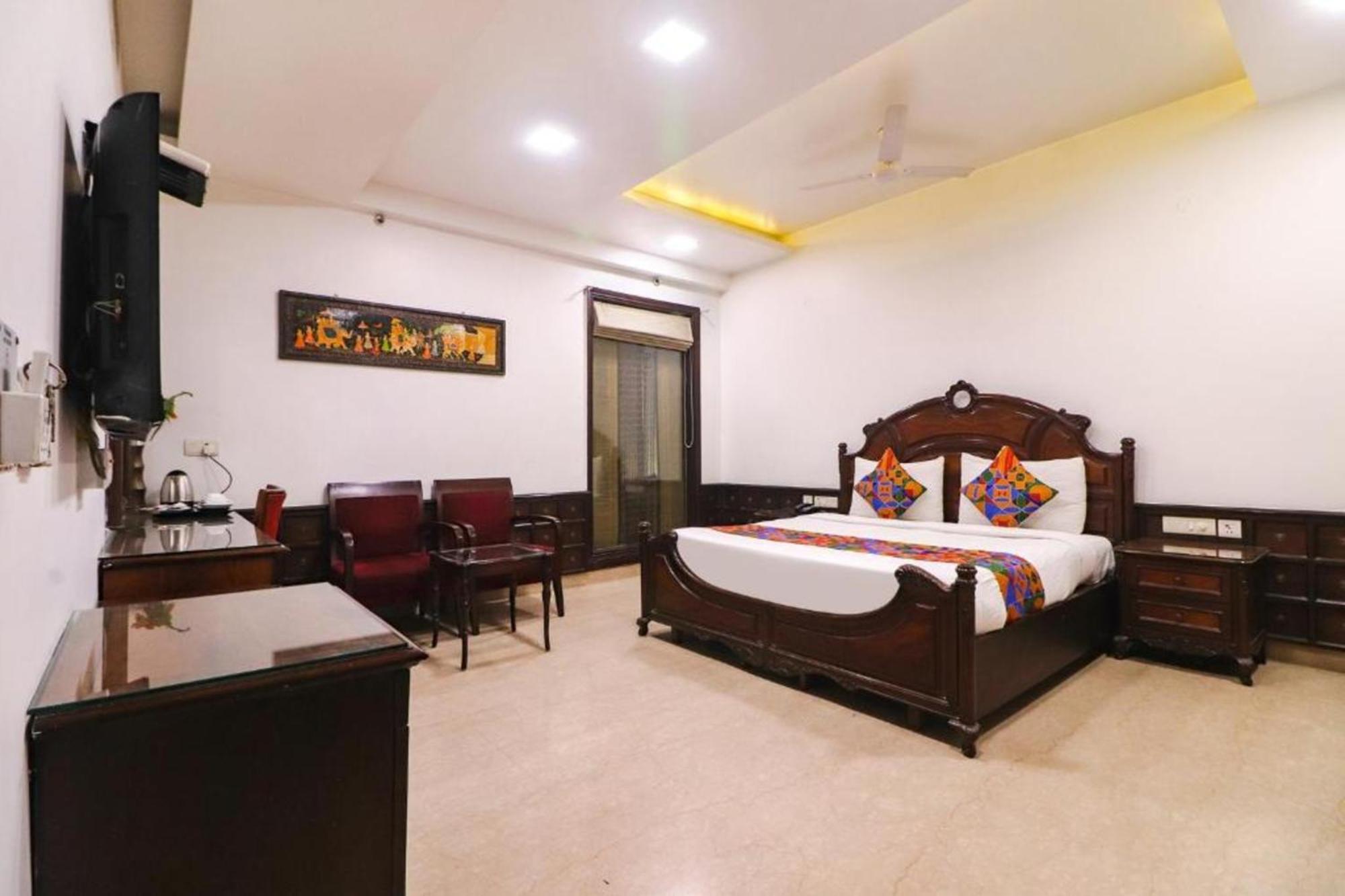 Hotel Lavish By Qotel Rajouri Garden