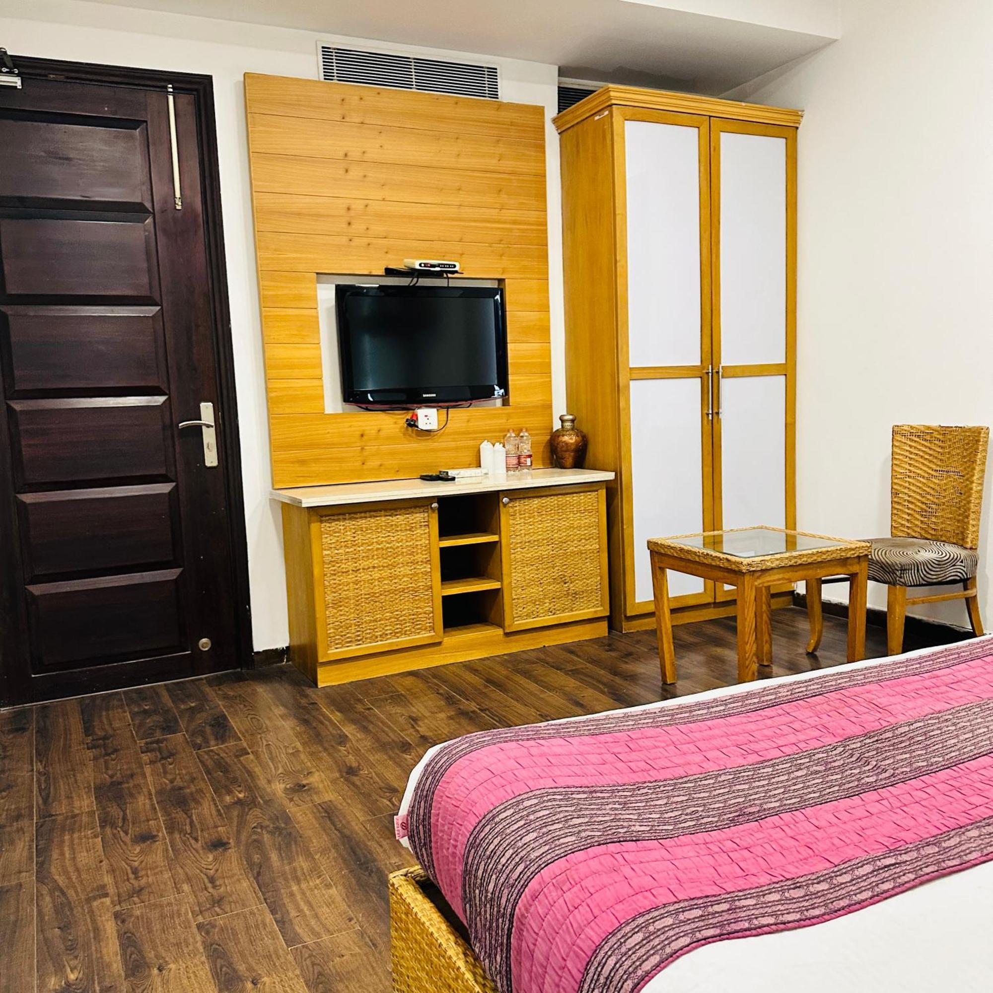Hotel Qotel Signature Lavish Rajouri Garden