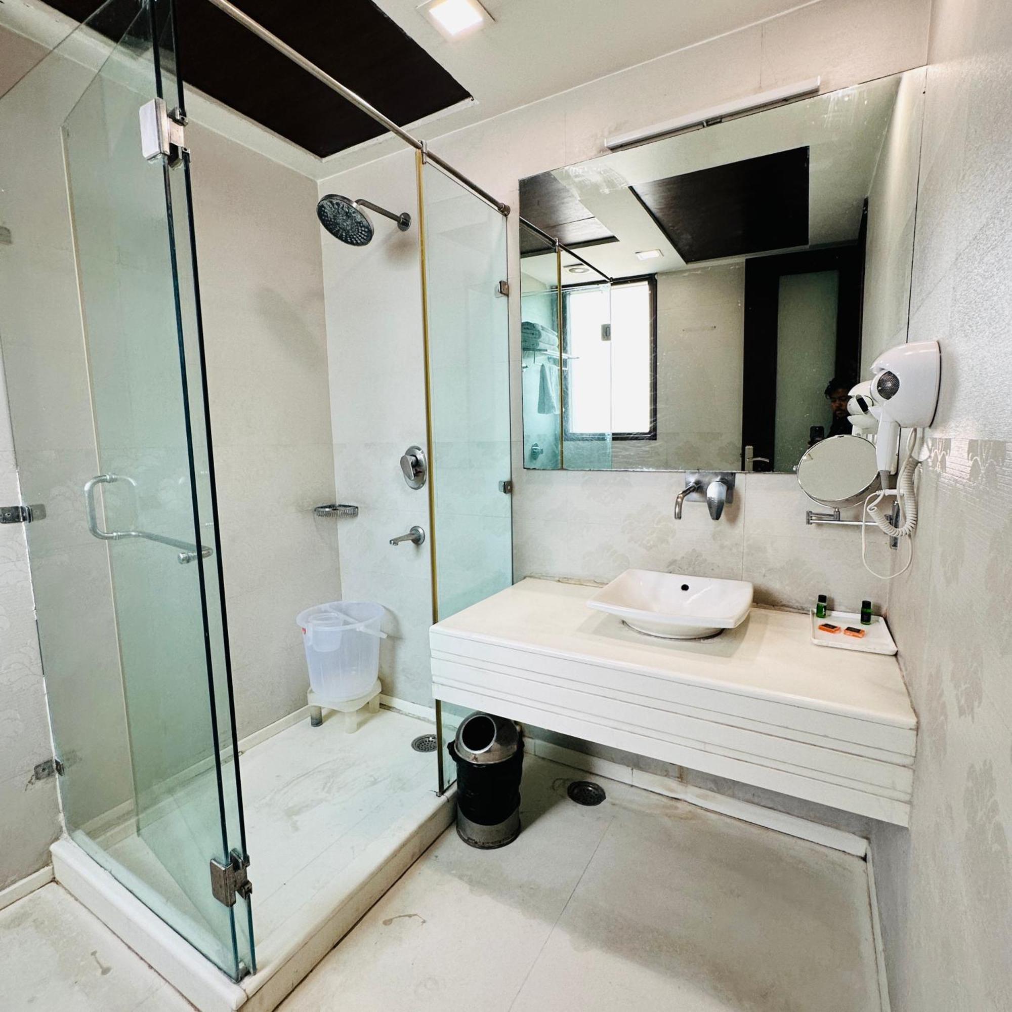 Hotel Qotel Signature Lavish Rajouri Garden 3*