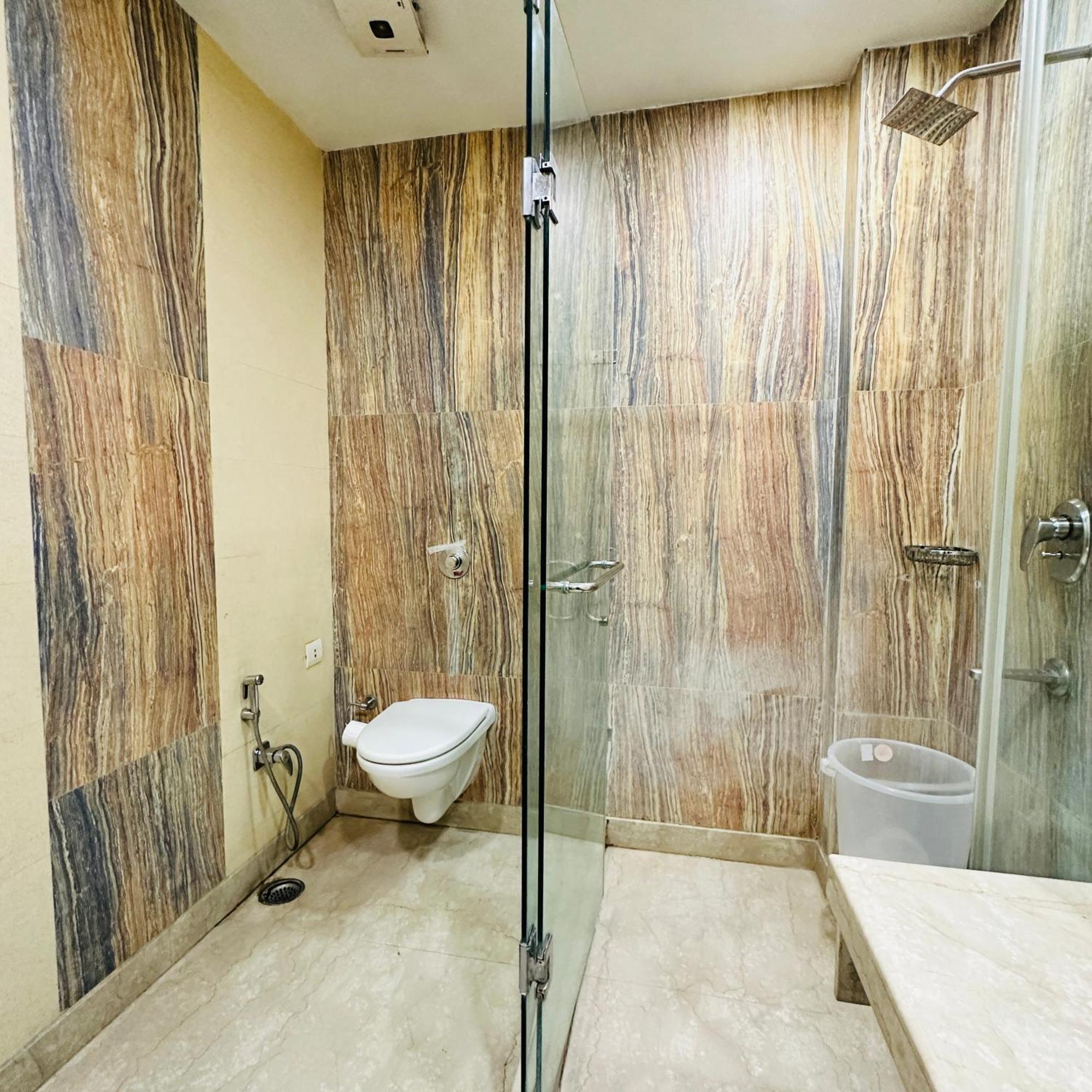 Qotel Signature Lavish Rajouri Garden 3*