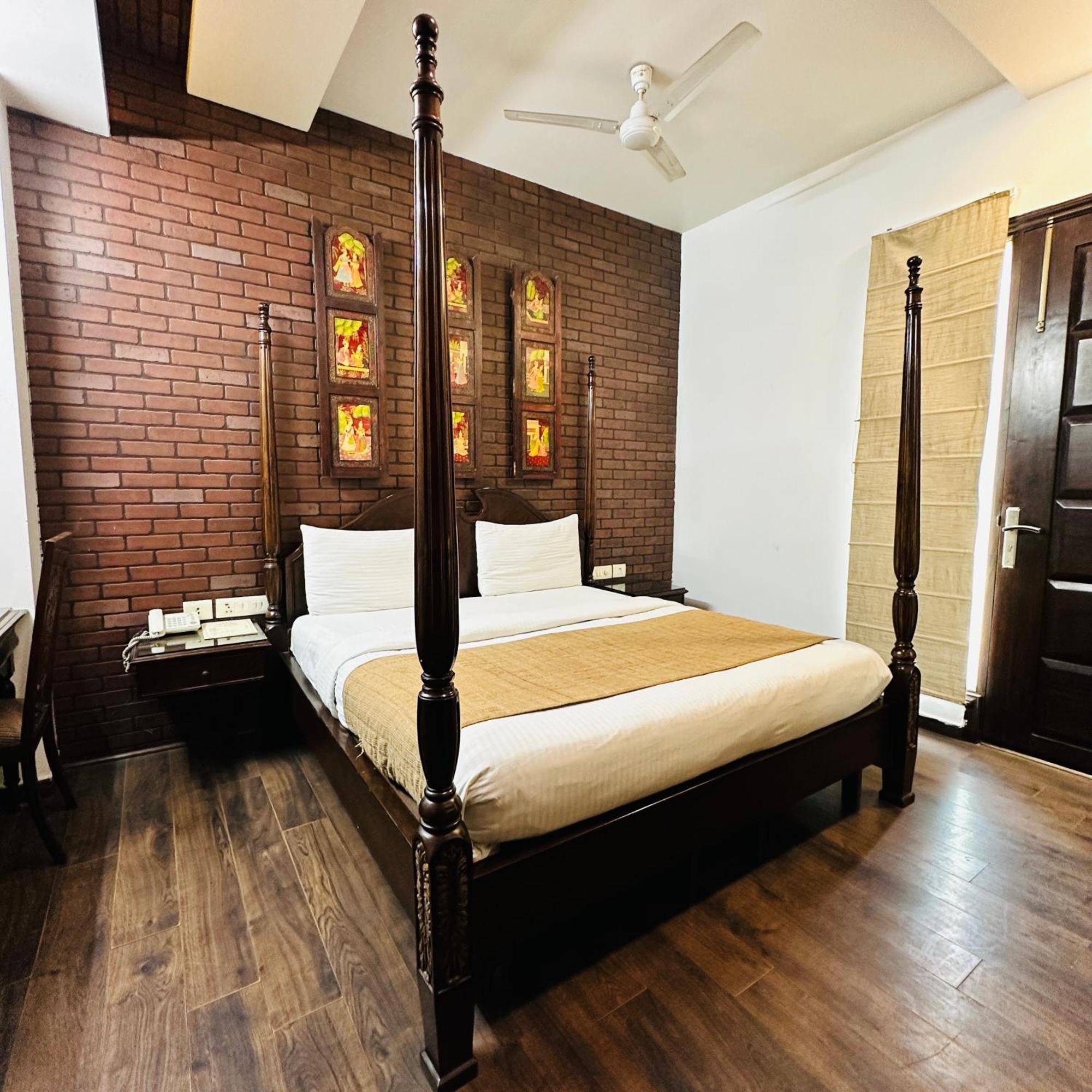 Hotel Qotel Signature Lavish Rajouri Garden