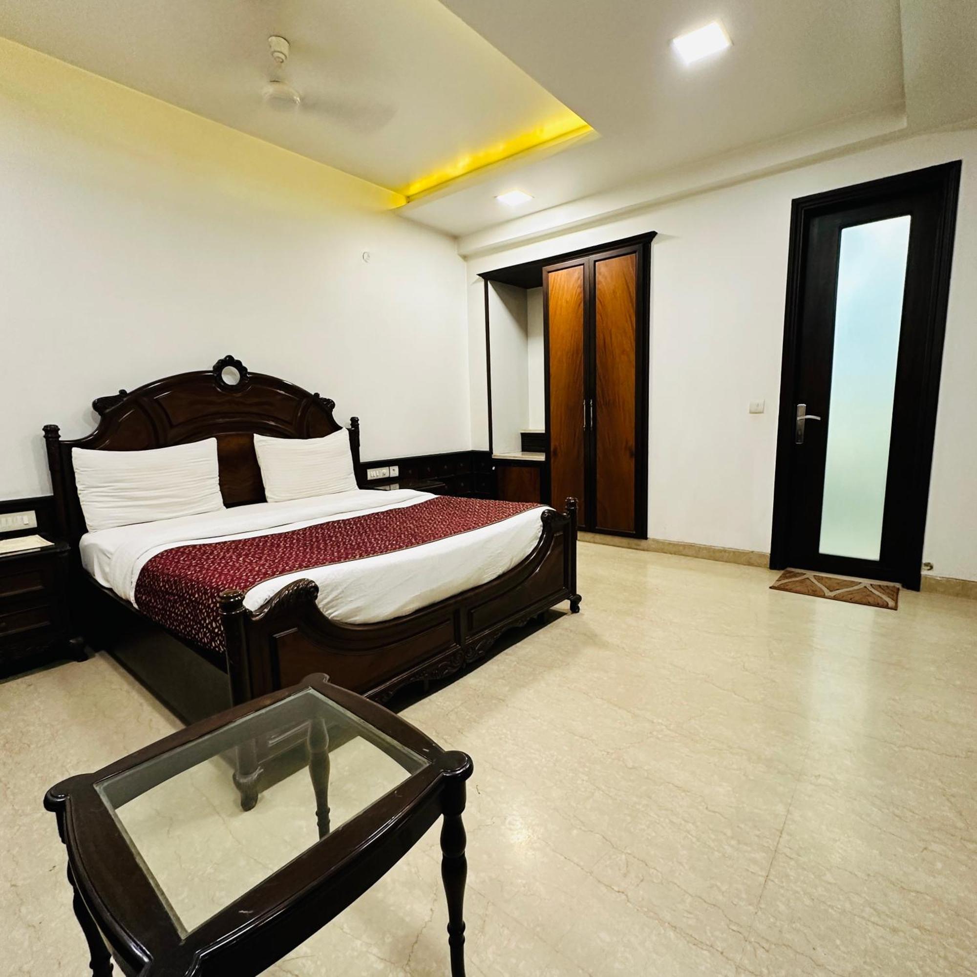 Hotel Qotel Signature Lavish Rajouri Garden
