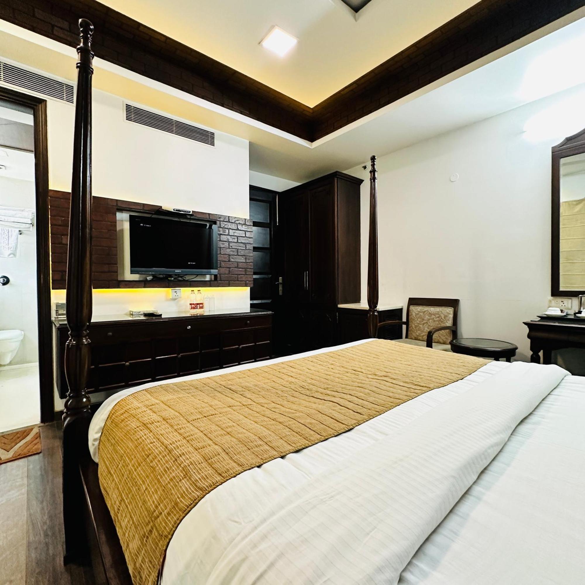 Qotel Signature Lavish Rajouri Garden 3* New Delhi
